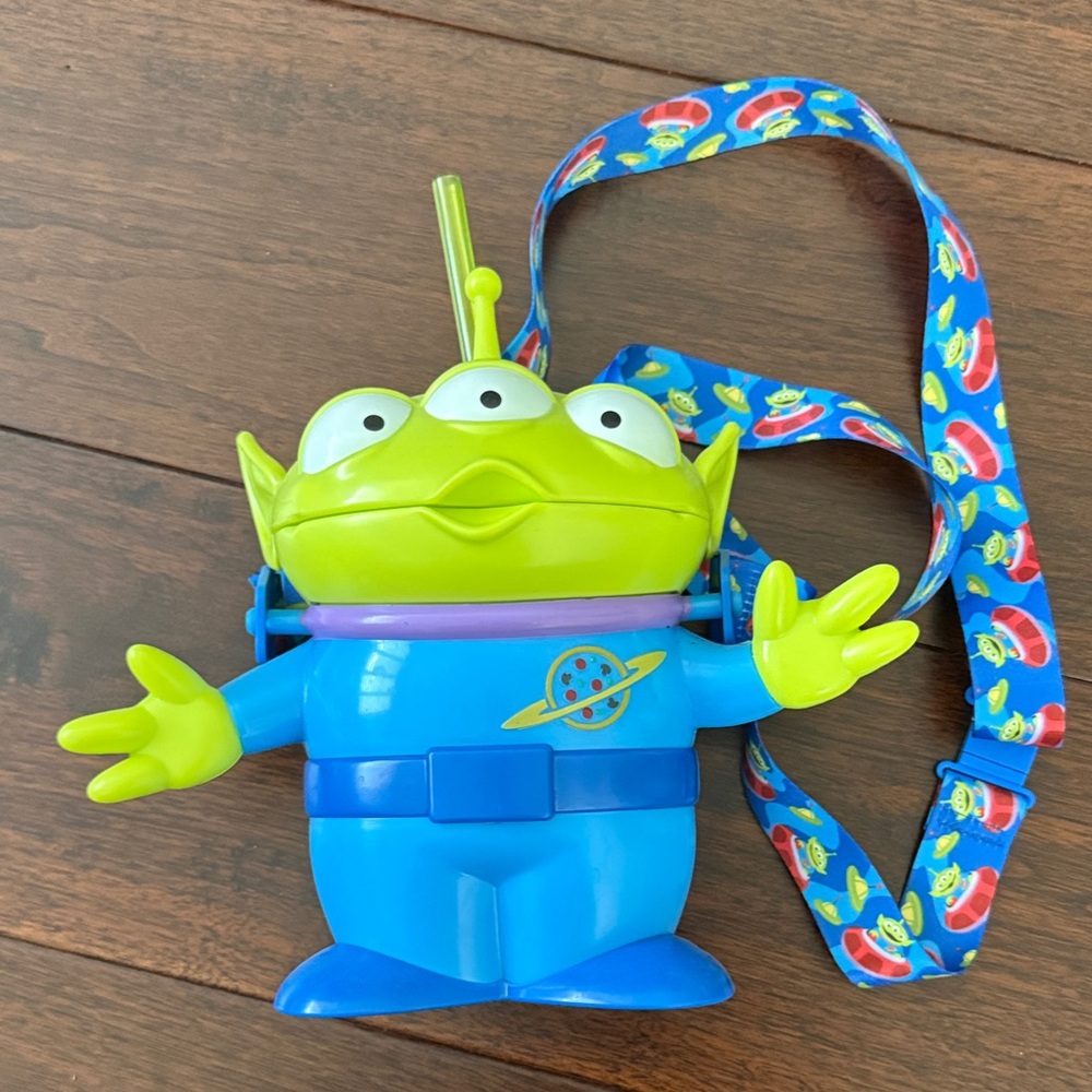 Brand New Unused Disneyland Exclusive Toy Story Alien Sipper with Lanyard